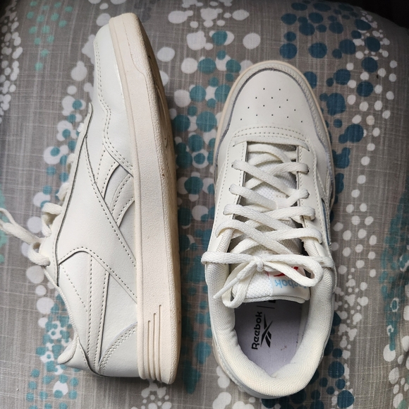 White Reebok Sneakers Womens 5.5 - Picture 2 of 5